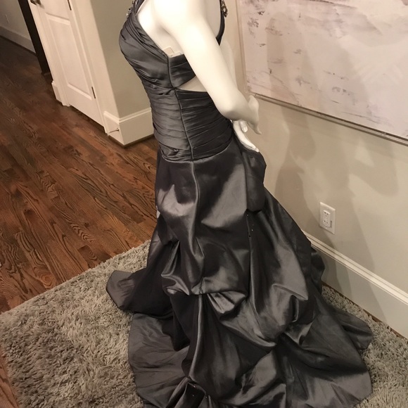 New small gray evening gown. - Picture 2 of 7